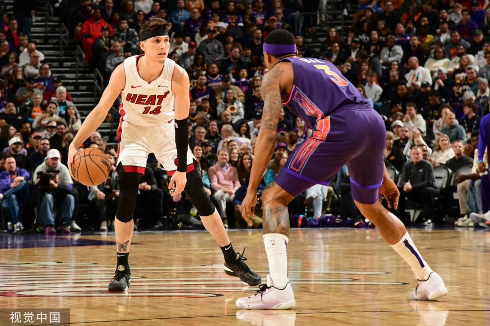 他不仅在场 他不仅在场